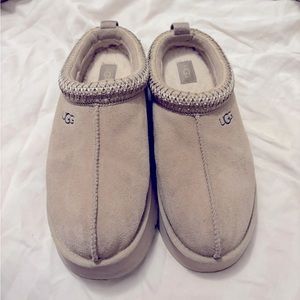 TAZZ UGGS Used mustard seed uggs size 9